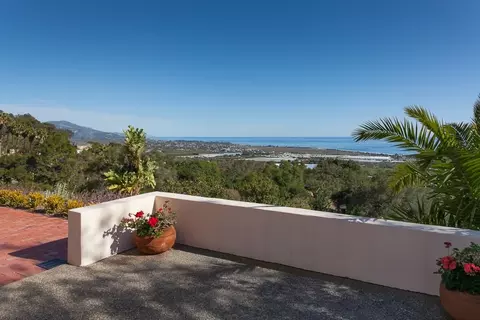 1990 Arriba Dr, Carpinteria, CA 93013 photo 9