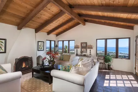 1990 Arriba Dr, Carpinteria, CA 93013 photo 4