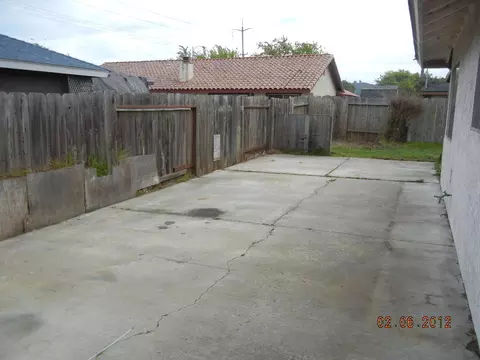 400 E Bell Ave, Lompoc, CA 93436 photo 2