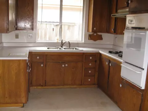 925 W Hickory Ave, Lompoc, CA 93436 photo 2