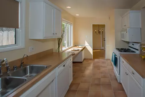 5664 Fiesta Dr, Carpinteria, CA 93013 photo 4