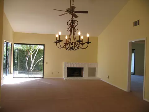 954 Ruby Ave, Ventura, CA 93004 photo 2