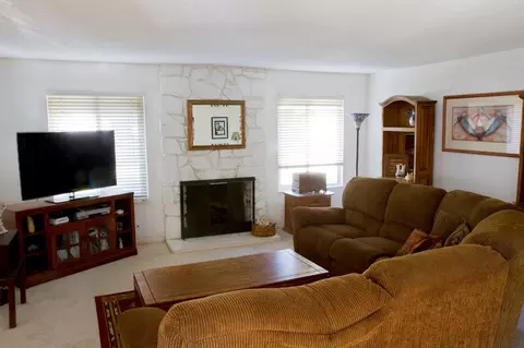 1550 Myra St, Carpinteria, CA 93013 photo 4