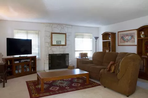 1550 Myra St, Carpinteria, CA 93013 photo 3