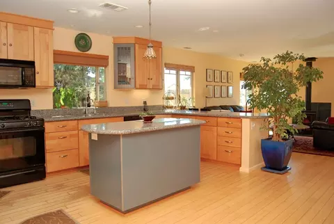 5544 Calle Arena, Carpinteria, CA 93013 photo 2
