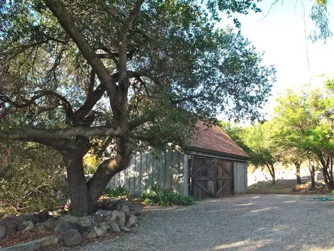 1729 Ladera Rd, Ojai, CA 93023 photo 3