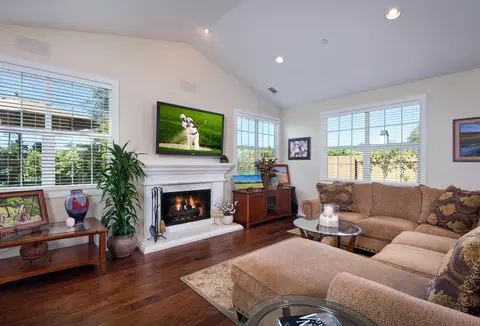 4917 El Carro Ln, Carpinteria, CA 93013 photo 2