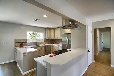 5415 8th St, Carpinteria, CA 93013 photo 3