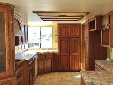 1216 E Chestnut Ave, Lompoc, CA 93436 photo 2