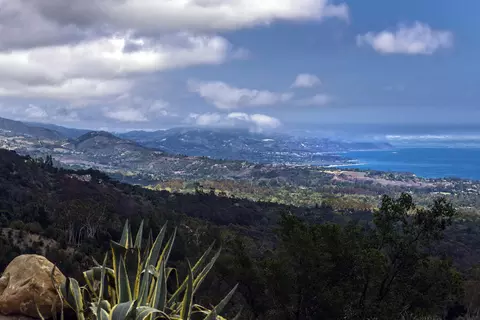 352 E Mountain Dr, Santa Barbara, CA 93108 photo 2
