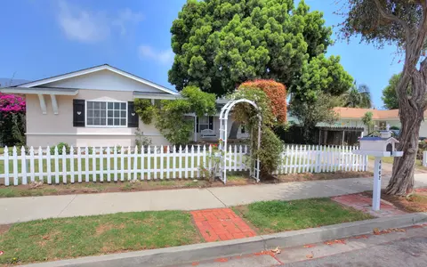4662 Eleanor Dr, Carpinteria, CA 93013 photo 1