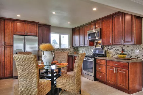 1431 Tomol St, Carpinteria, CA 93013 photo 3