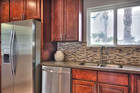 1431 Tomol St, Carpinteria, CA 93013 photo 5