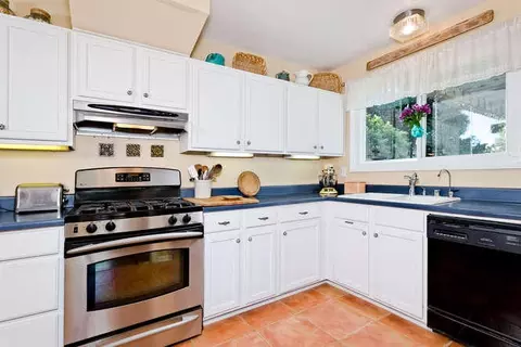 3158 Strathmore Dr, Ventura, CA 93003 photo 8