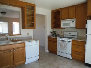 915 Oleander St, Lompoc, CA 93436 photo 3