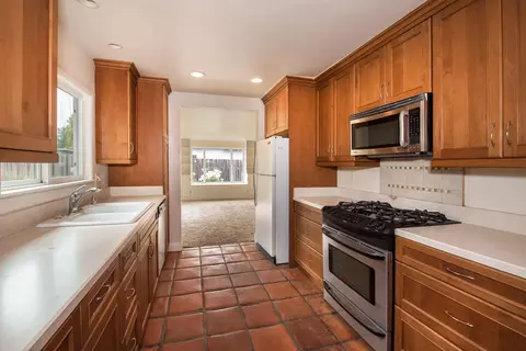 4723 Malibu Dr, Carpinteria, CA 93013 photo 4