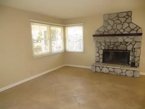 237 Spring St, Ventura, CA 93001 photo 3