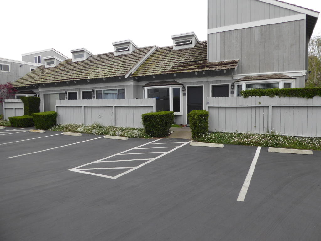 130 Ash Ave #4, Carpinteria, CA 93013 photo 2