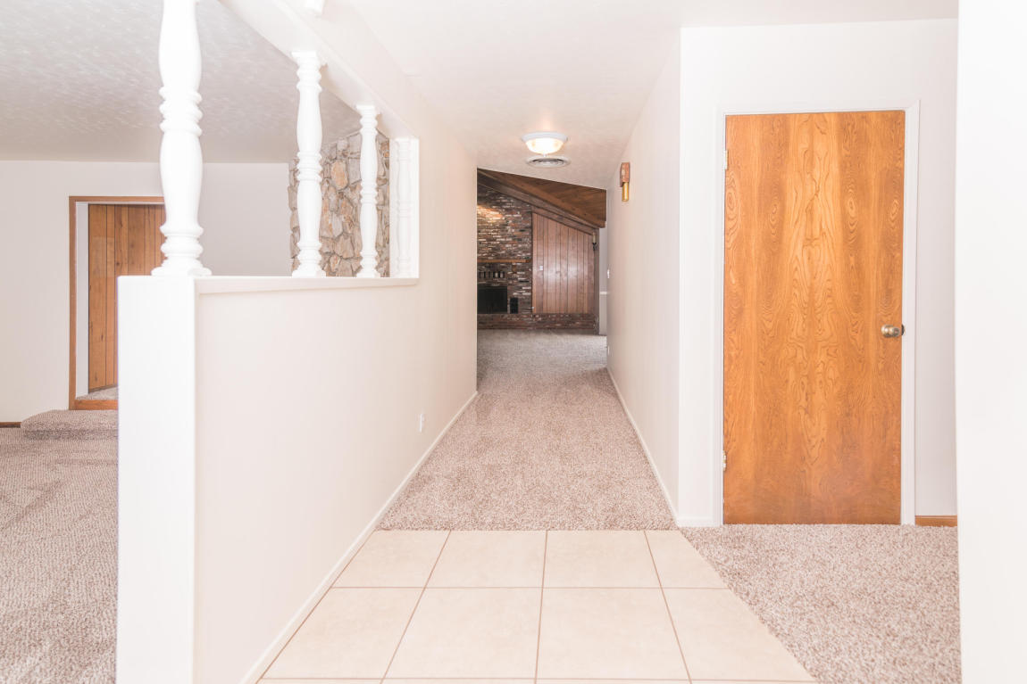 304 S 6th St, Lompoc, CA 93436 photo 2