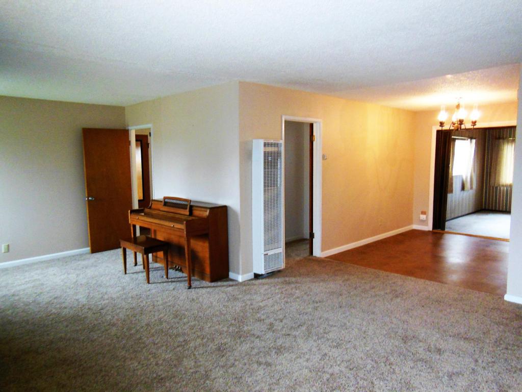 1129 N 3rd St, Lompoc, CA 93436 photo 2