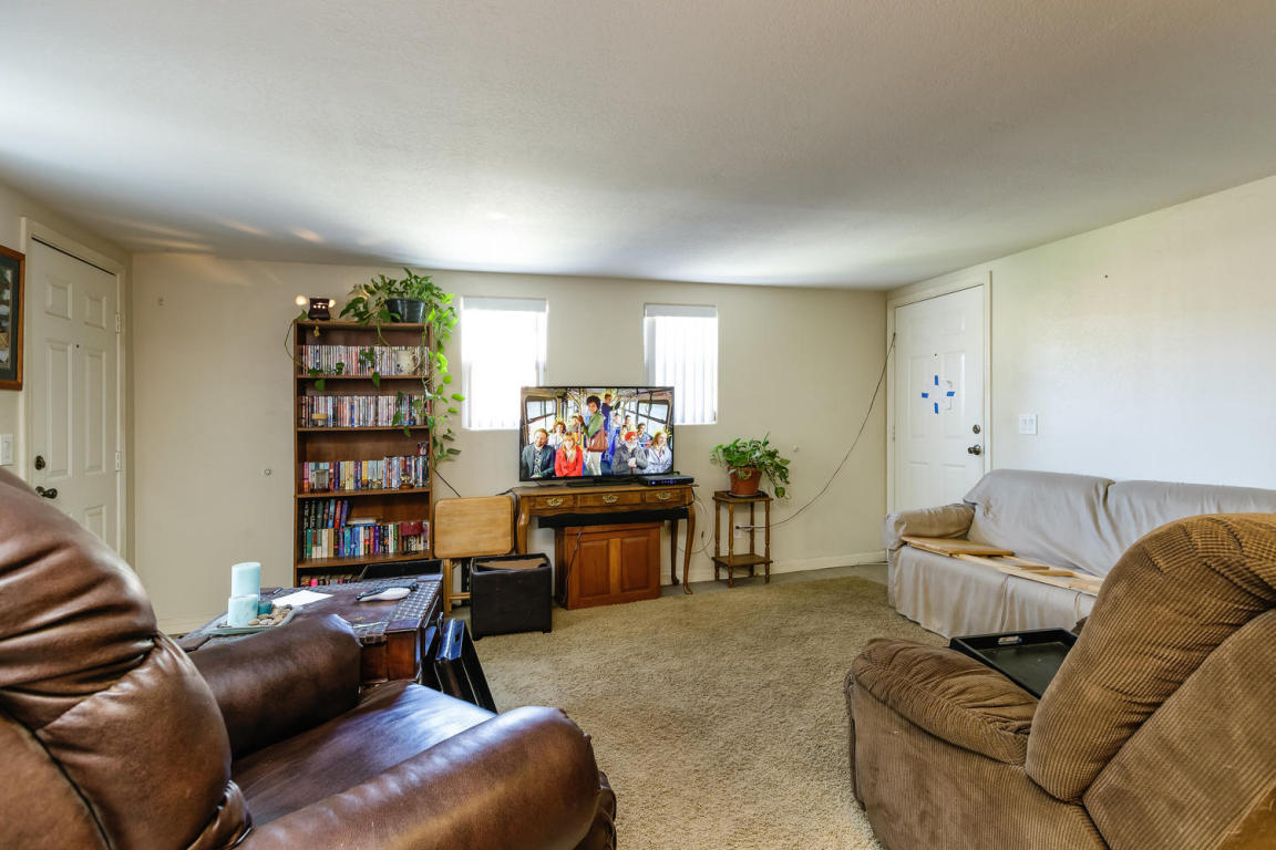 280 Bundren St, Oak View, CA 93022 photo 7