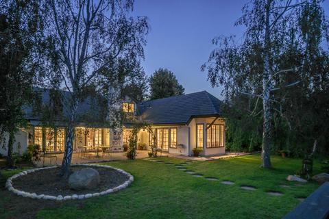 280 Santa Rosa Ln, Montecito, CA 93108 photo 2