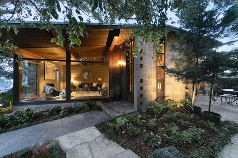 976 E Carrillo Rd, Santa Barbara, CA 93103 photo 2