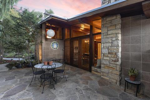976 E Carrillo Rd, Santa Barbara, CA 93103 photo 8