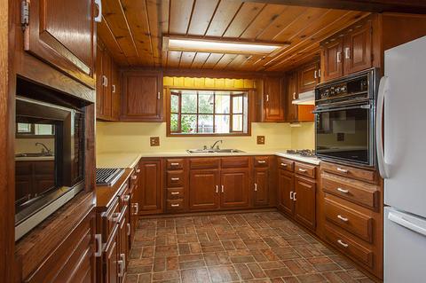876 Maple Ave, Carpinteria, CA 93013 photo 9