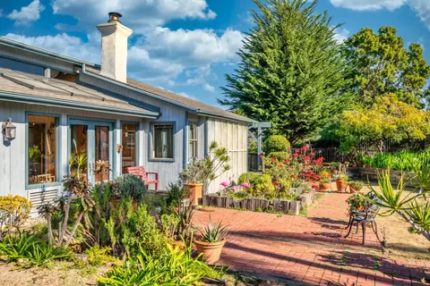 7031 Shepard Mesa Rd, Carpinteria, CA 93013 photo 1