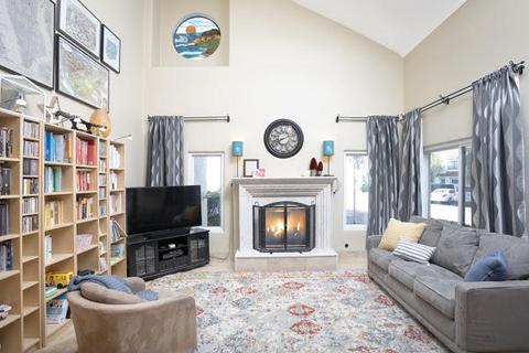 4910 Sawyer Ave, Carpinteria, CA 93013 photo 2