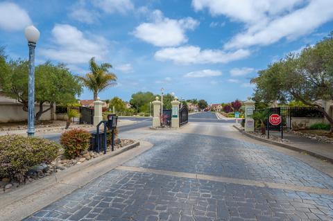1261 Stonebrook Dr, Lompoc, CA 93436 photo 2