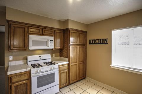 239 S B St, Lompoc, CA 93436 photo 8
