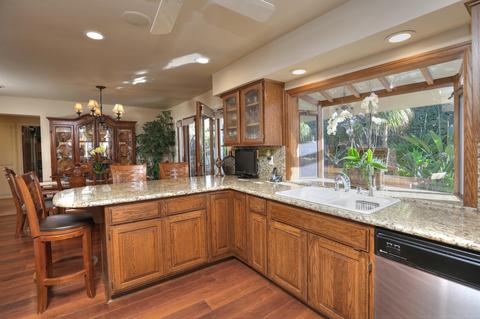 1548 Lisa St, Carpinteria, CA 93013 photo 2