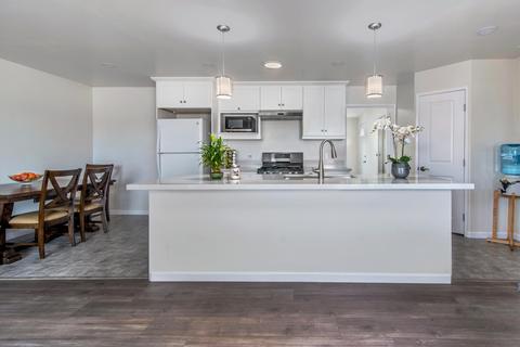 908 W Pine Ave, Lompoc, CA 93436 photo 2