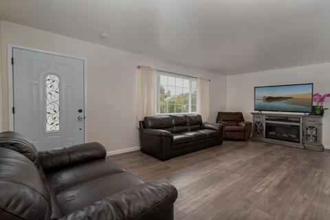 908 W Pine Ave, Lompoc, CA 93436 photo 6