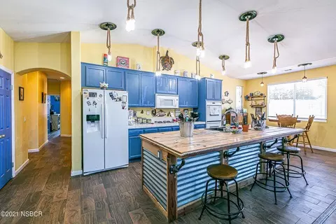 521 S Z St, Lompoc, CA 93436 photo 2