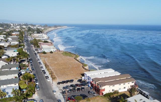 6745-6747 Del Playa Dr, Isla Vista, CA 93117