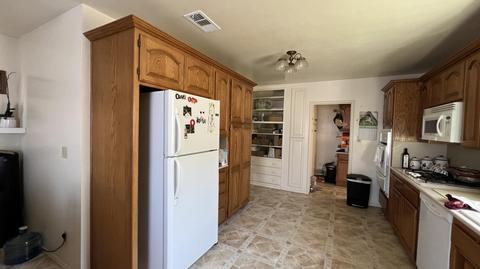 520 W Walnut Ave, Lompoc, CA 93436 photo 7