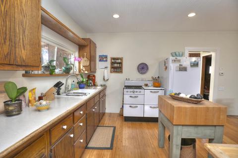 937 Holly, Carpinteria, CA 93013 photo 3