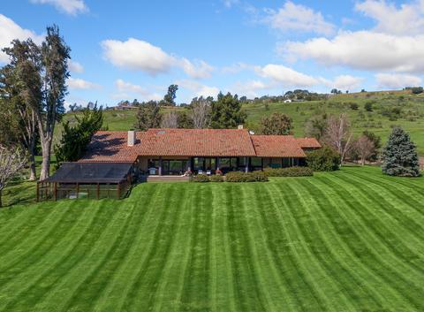 560 Ranch Rd, Solvang, CA 93463