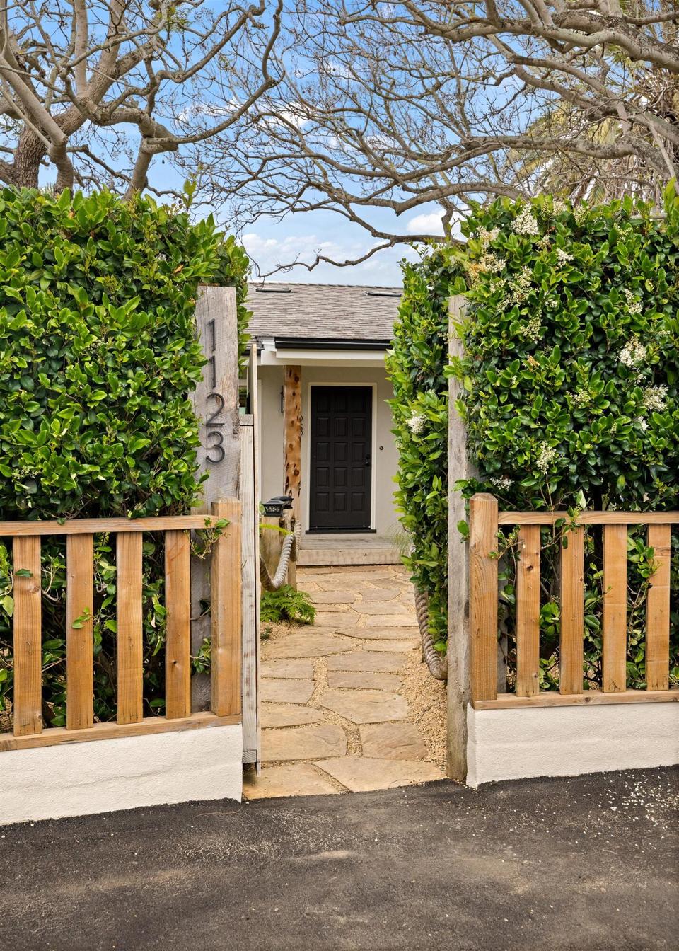  1123 Cliff Dr, Santa Barbara, CA 93109 photo 2