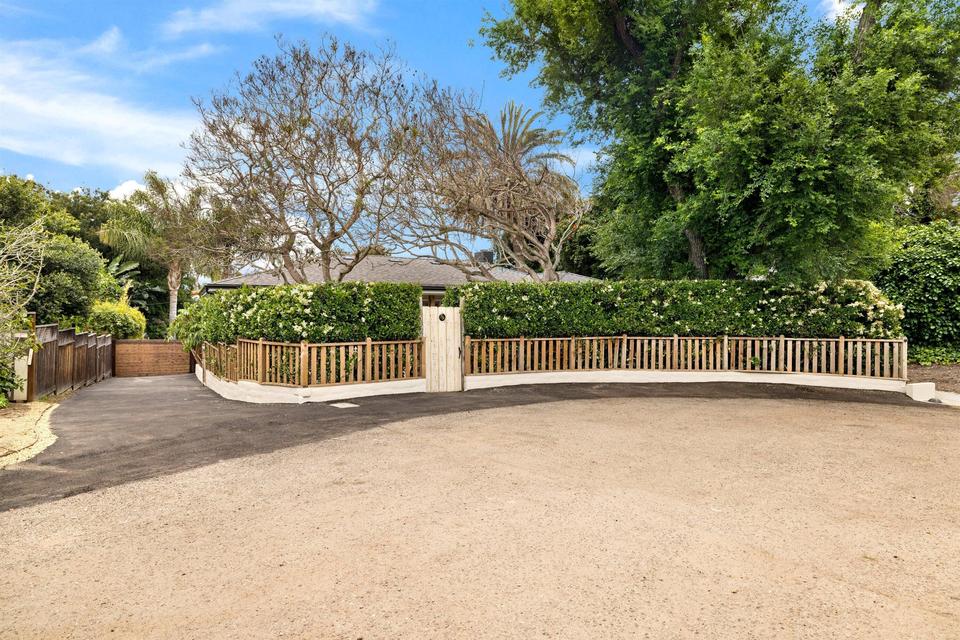  1123 Cliff Dr, Santa Barbara, CA 93109 photo 3