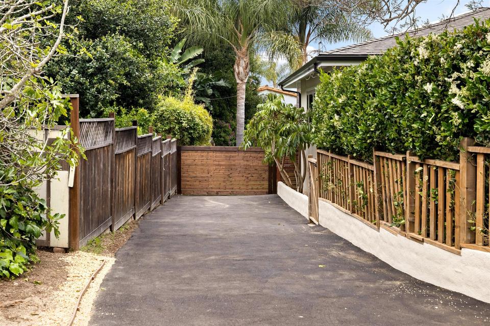 1123 Cliff Dr, Santa Barbara, CA 93109 photo 4