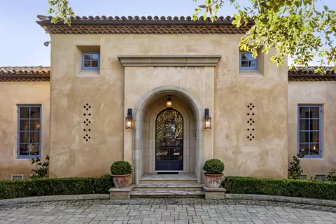 1435 E Mountain Dr, Santa Barbara, CA 93108