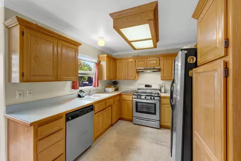 218 S I St, Lompoc, CA 93436 photo 2