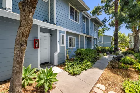 218 Entrance Rd #5, Goleta, CA 93117