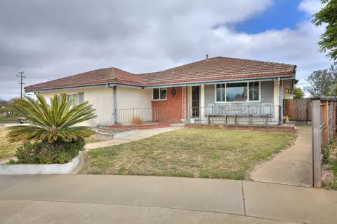96 St George Pl, Goleta, CA 93117