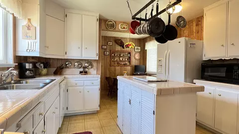 1613 W Pine Ave, Lompoc, CA 93436 photo 4