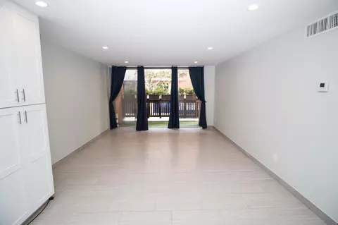 11750 W Sunset Blvd #106, Los Angeles, CA 90049